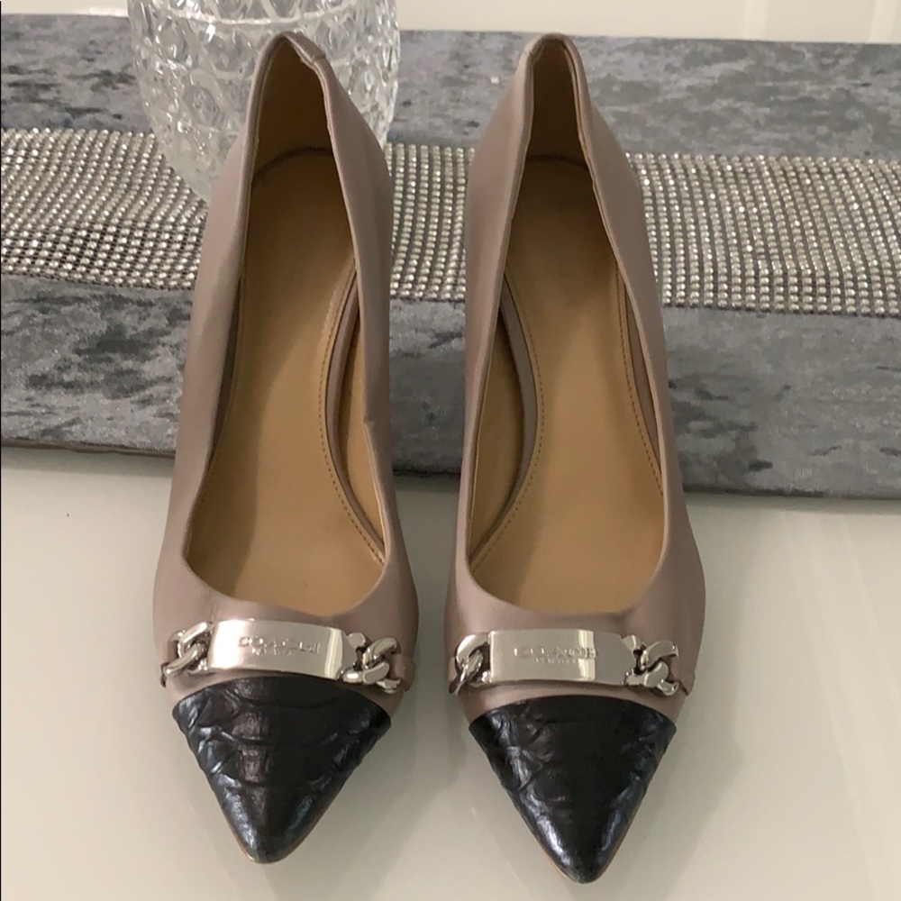 Coach low heel pump